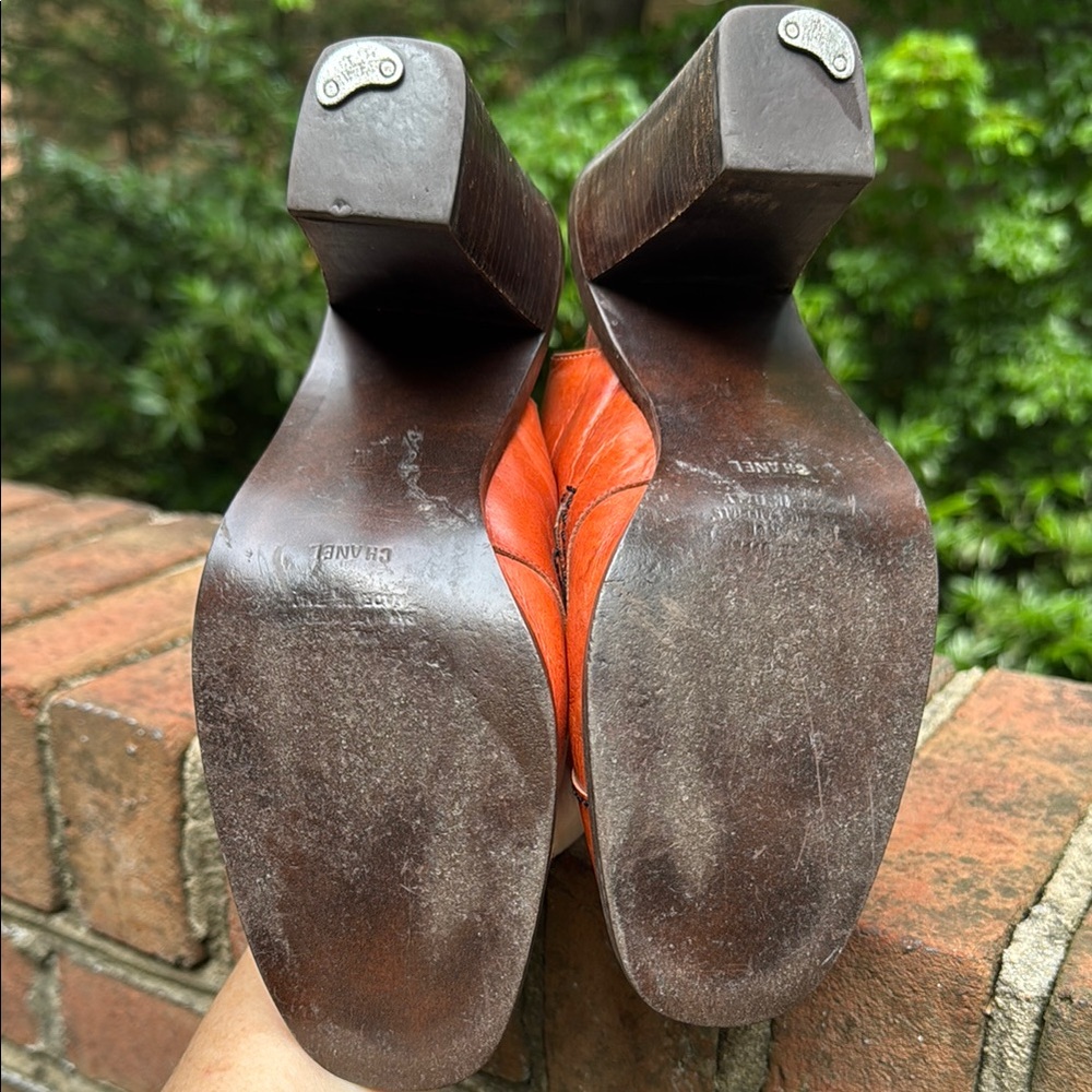 CHANEL burnt Orange Leather sling back Heels - Picture 7 of 8